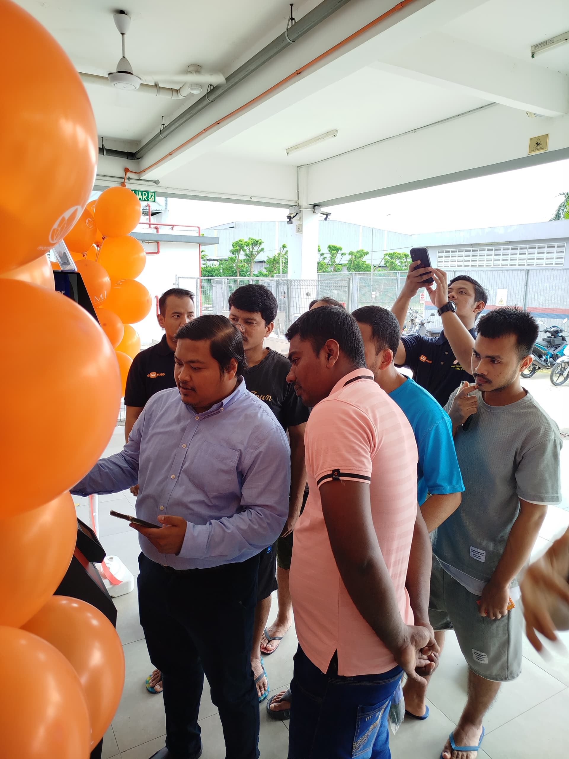 SMJ Teratai Sdn Bhd Launches 24-Hour Digital Remittance Kiosk at Syarikat Sin Kwang Plastic Industries Sdn. Bhd.